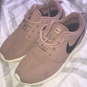 Pink/Mauve Nike Roshe